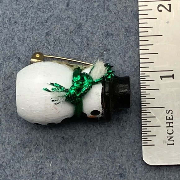Christmas Pin Brooch Snowman Wood Bead Green Shiny Scarf Black Hat Rustic - Picture 6 of 7